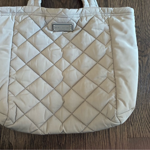Marc Jacobs Quilted Nylon, Large, Soft Taupe - Picture 4 of 10